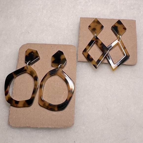 Tortoiseshell Dangle Post Earrings Set - Picture 5 of 8